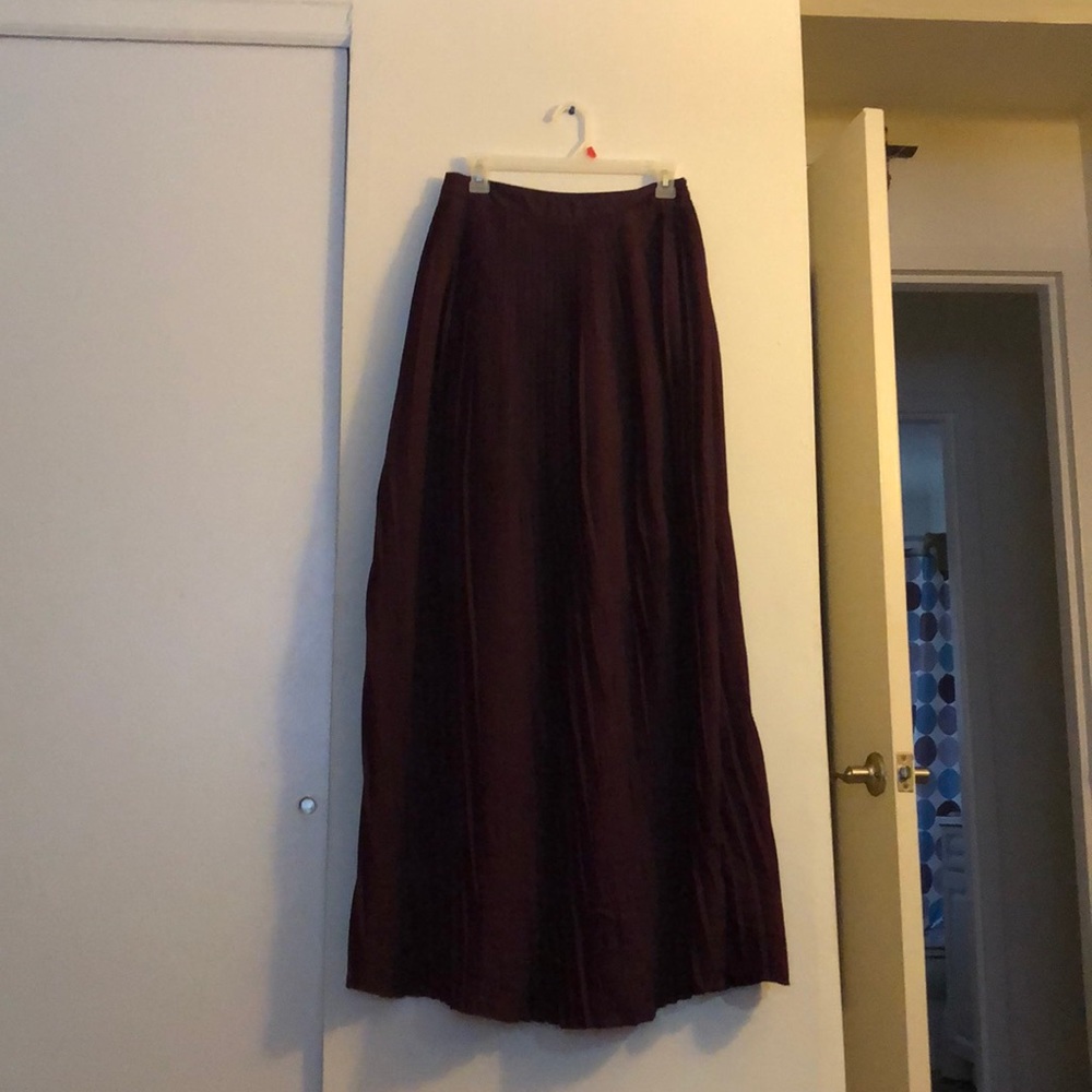 Women’s pleated maxi skirt